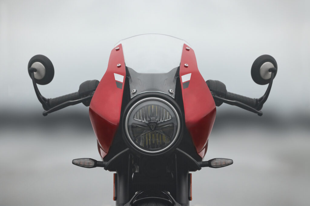 Thruxton 400 OE MY26 09846 JP